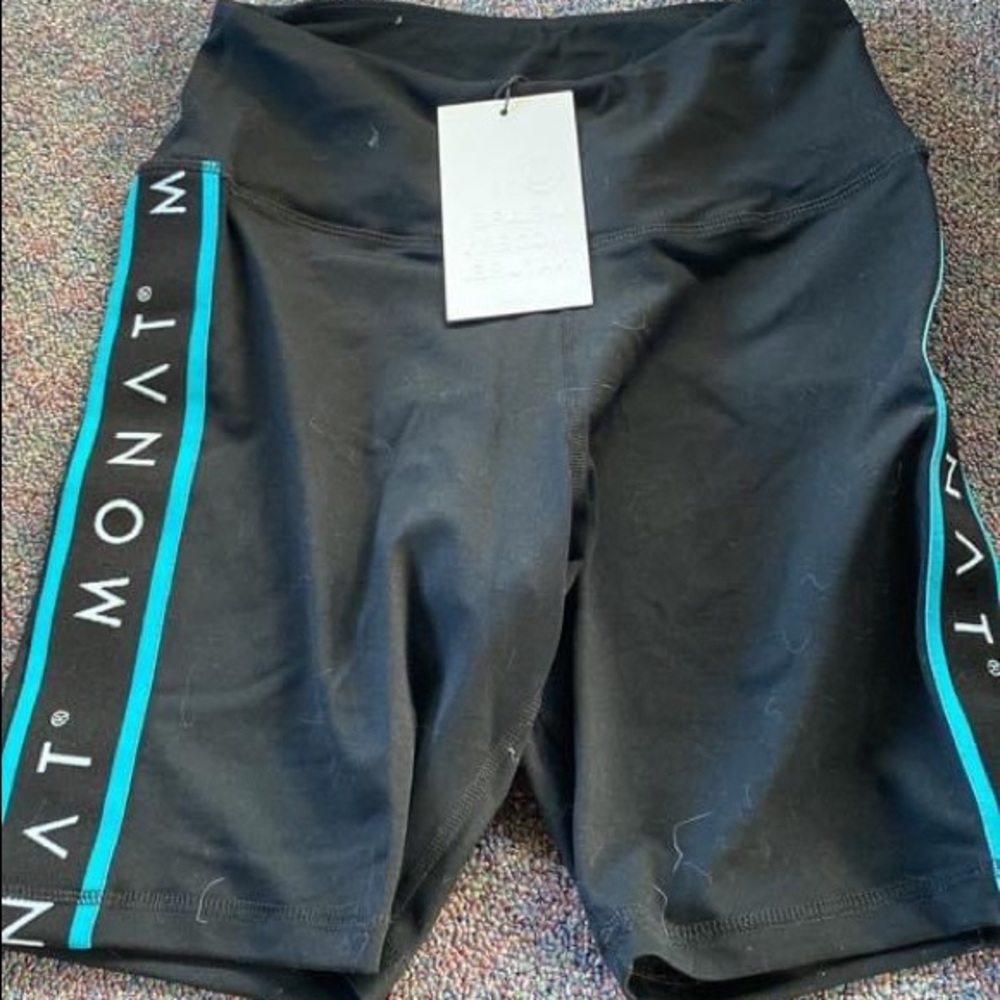 Size M Monat shorts